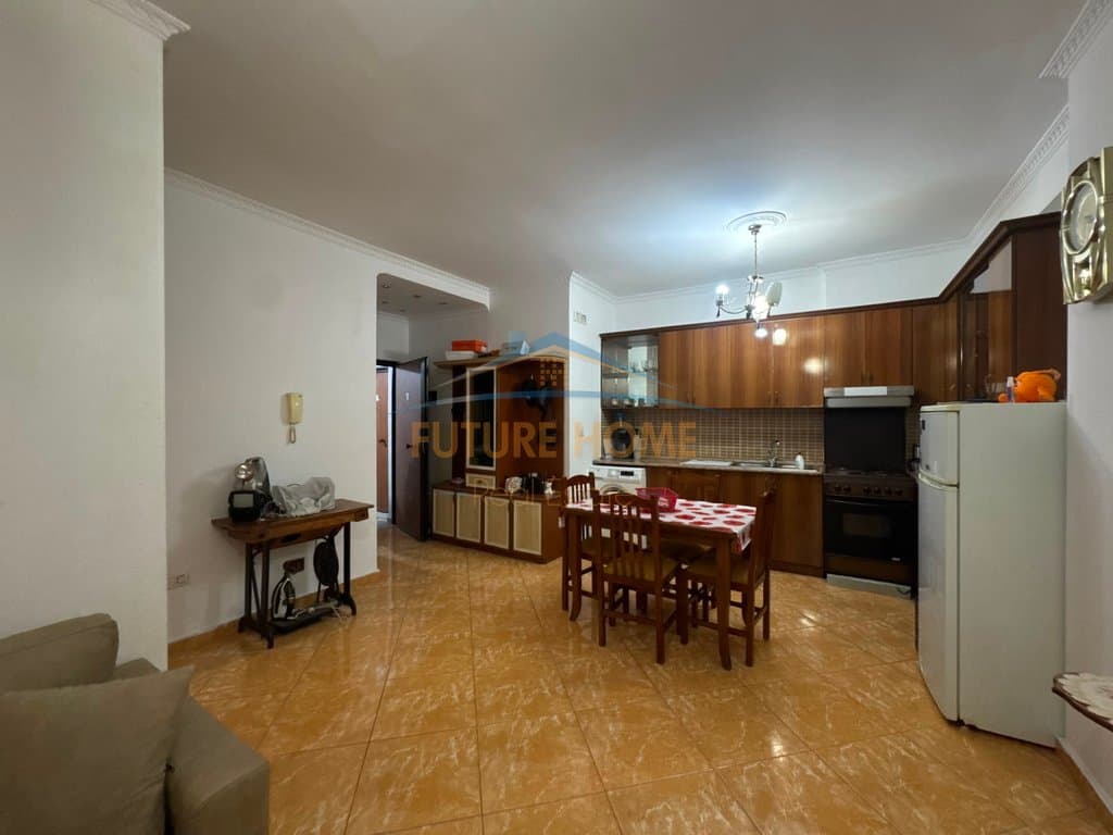 Shitet, Apartament 1+1, Unaza e Re, Tiranë 2