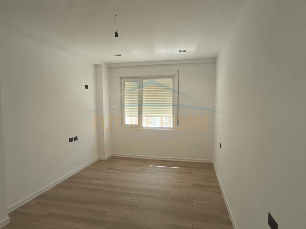 Shitet, Apartament 2+1, Komplesi "MGB", Fresk, Tiranë 4