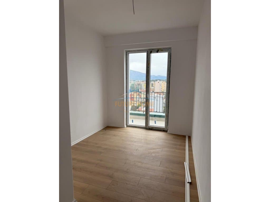 Shitet, Apartament 3+1+2, Komuna e Parisit, Tirane 2