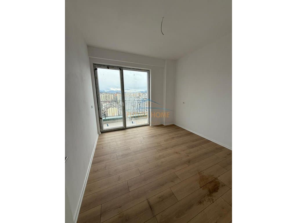Shitet, Apartament 3+1+2, Komuna e Parisit, Tirane 5