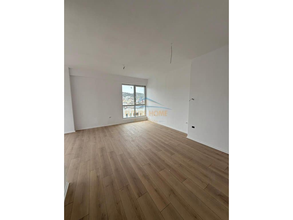 Shitet, Apartament 3+1+2, Komuna e Parisit, Tirane 1