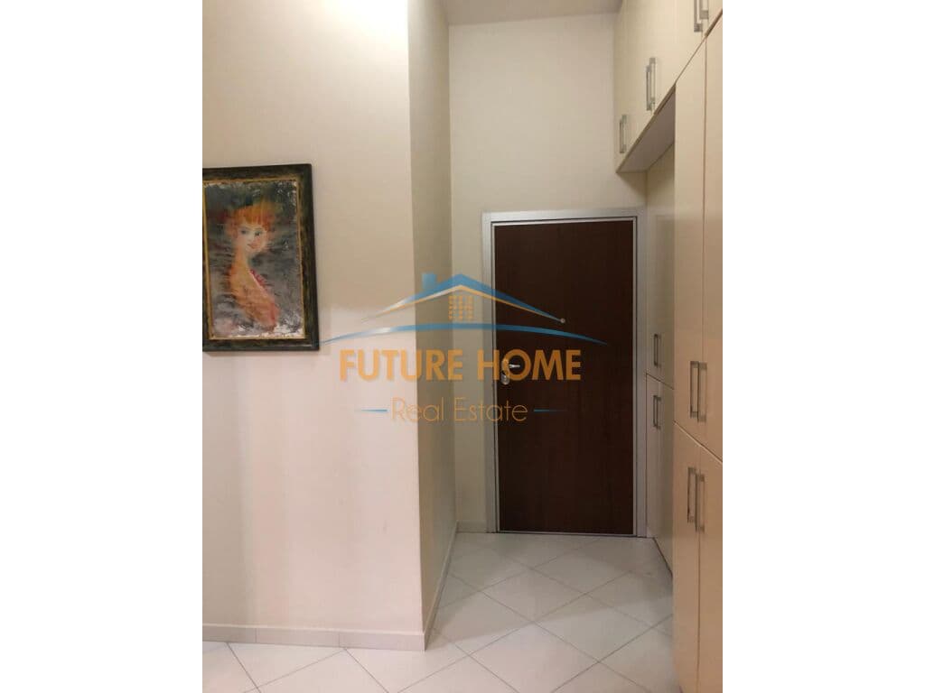 Shitet, Njësi e Adoptuar në Apartament 1+1, Rruga e Bogdanëve, Tiranë. 2