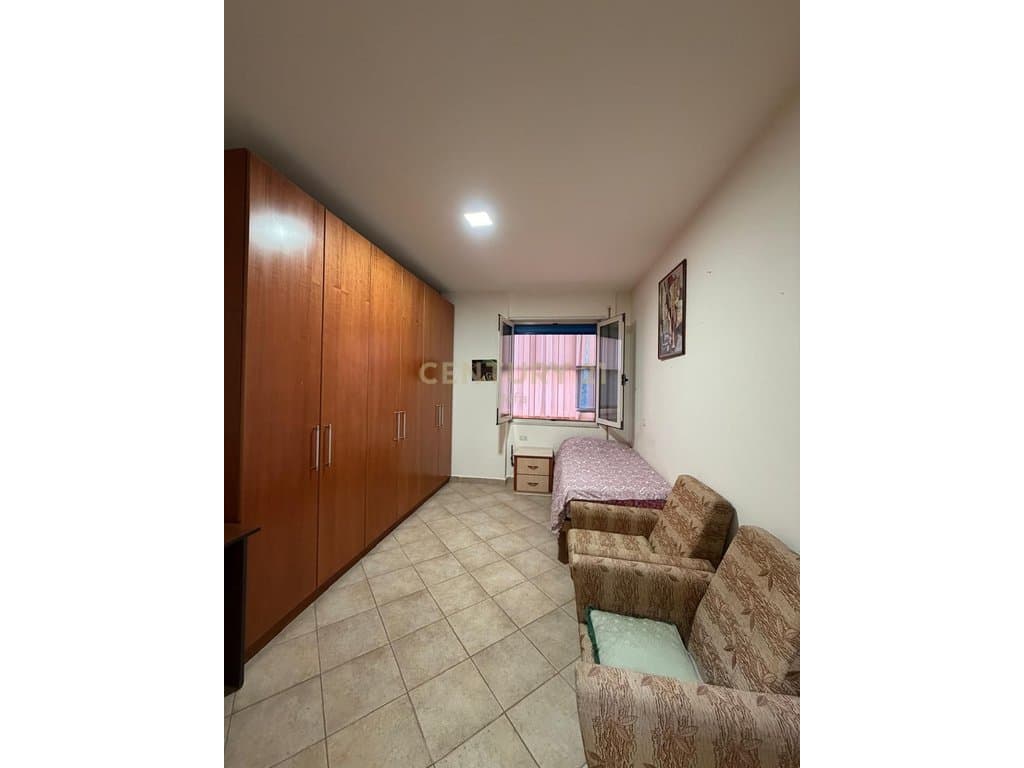 Shitet apartament 2+1+2 tualete prane Rruges Kosovarve! 285,000 € 2