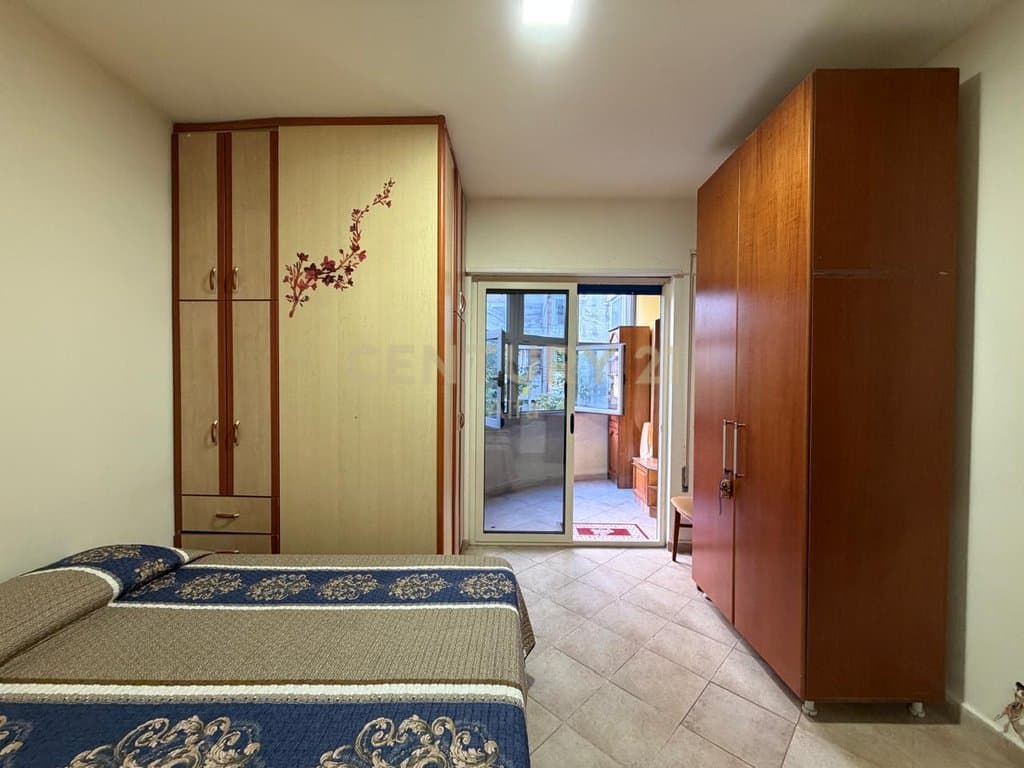 Shitet apartament 2+1+2 tualete prane Rruges Kosovarve! 285,000 € 4