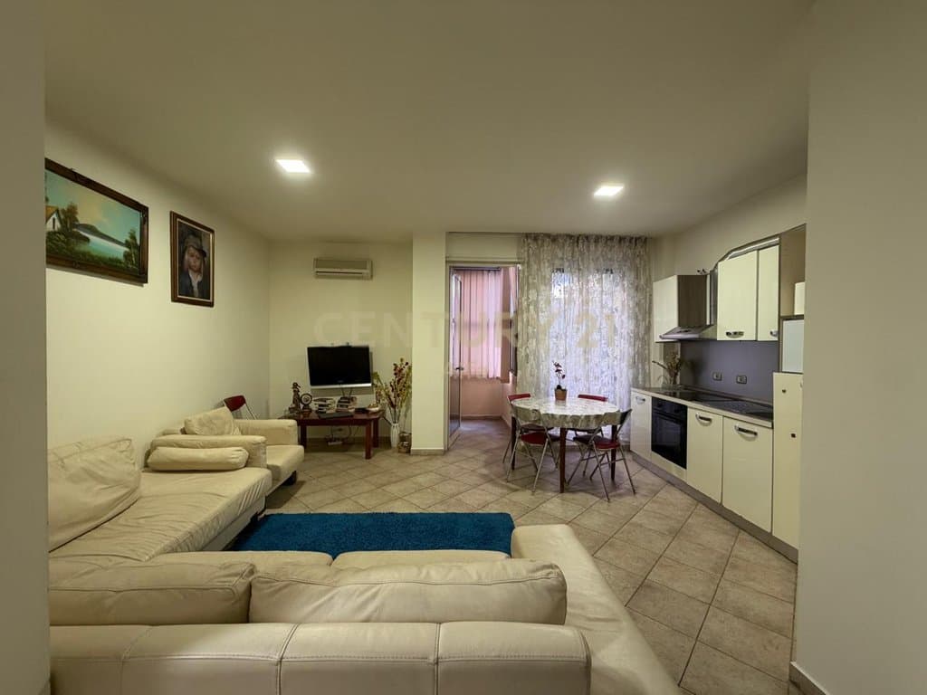 Shitet apartament 2+1+2 tualete prane Rruges Kosovarve! 285,000 €