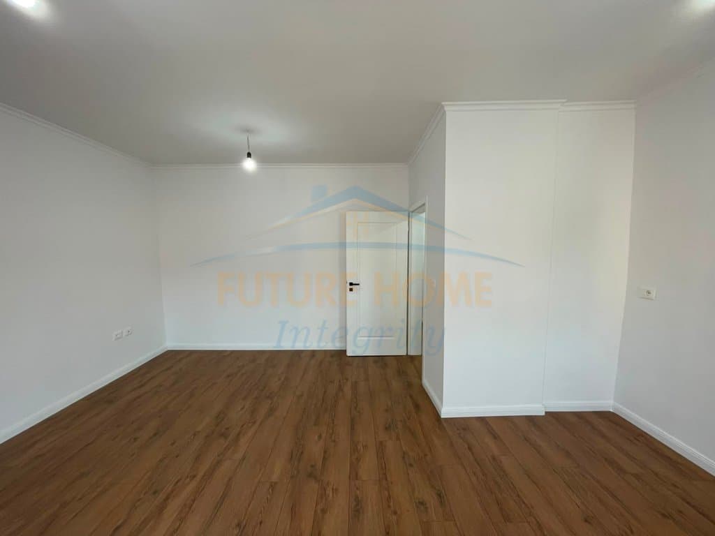 Shitet, Apartament 1+1, Shkolla e Kuqe 5