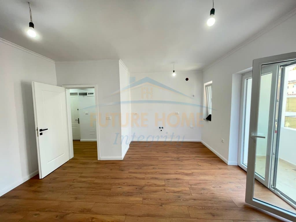 Shitet, Apartament 1+1, Shkolla e Kuqe 1