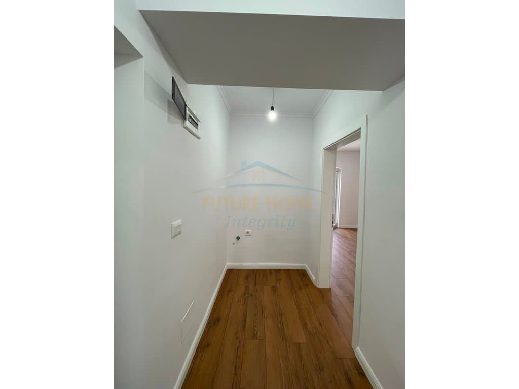 Shitet, Apartament 1+1, Shkolla e Kuqe 2