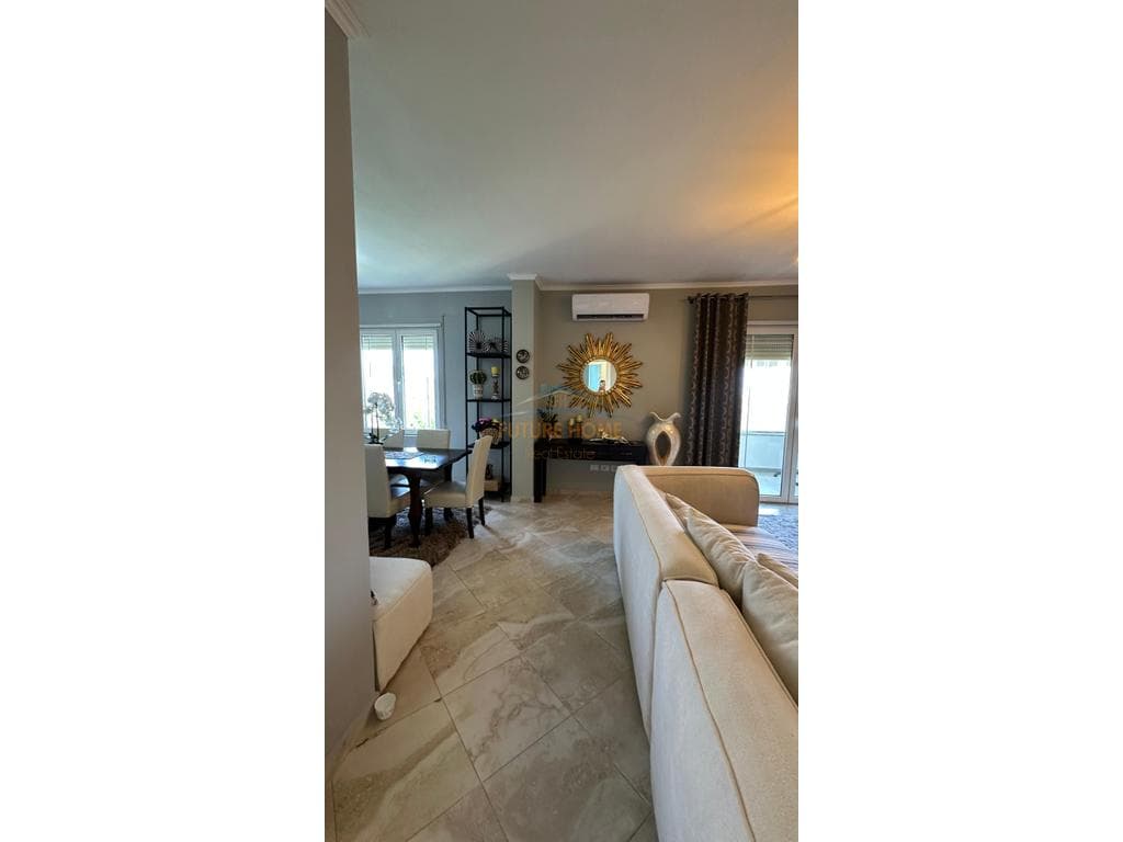 Shitet, Apartament 2+1+2+ Garazh, Kopshti Botanik, Tiranë 3