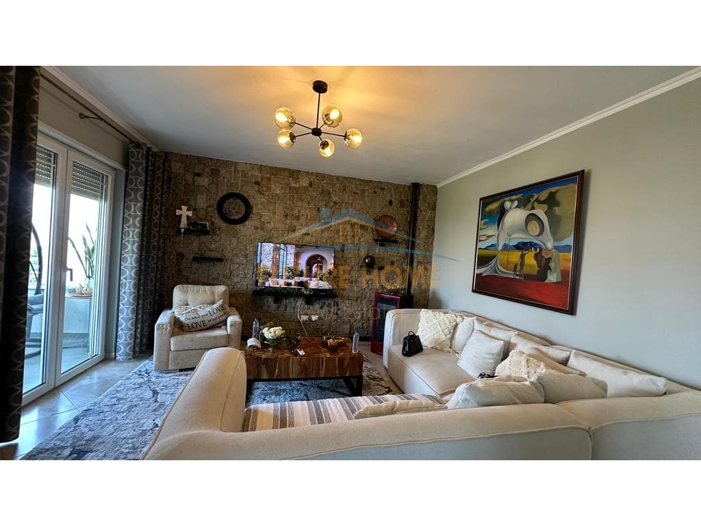 Shitet, Apartament 2+1+2+ Garazh, Kopshti Botanik, Tiranë 2