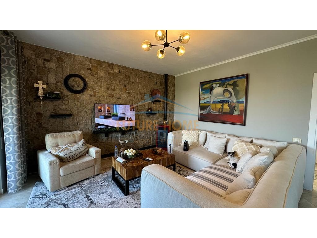 Shitet, Apartament 2+1+2+ Garazh, Kopshti Botanik, Tiranë 1
