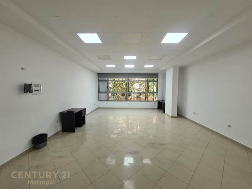 ZYRE 140M2 TEK RRUGA E KAVAJES!