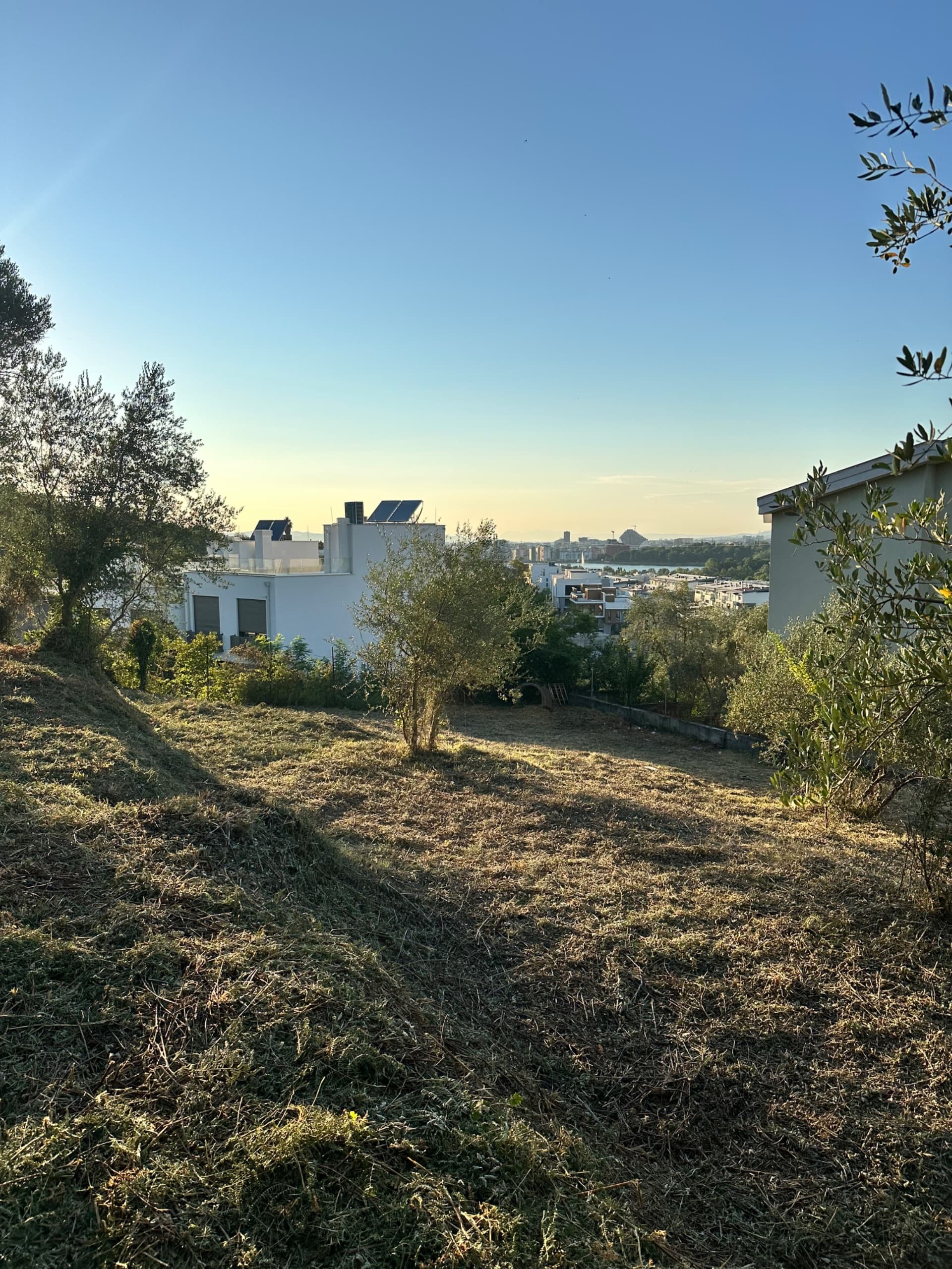 Shitet Tokë Ekskluzive 1,050 m² pranë Green Valley (Orion)