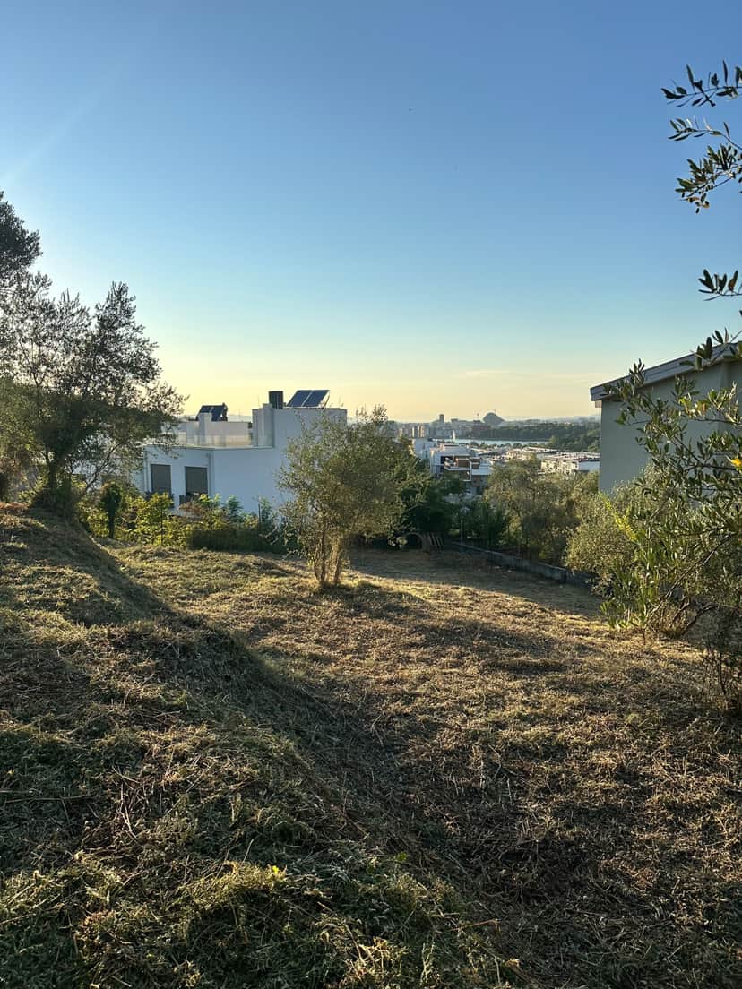 Shitet Tokë Ekskluzive 1,050 m² pranë Green Valley (Orion) 1