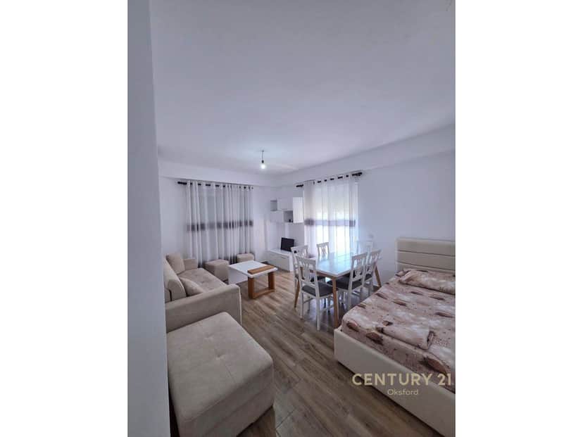 SHITET APARTAMENT 1+1 NË SHËNGJIN – VIJË E PARË ME PAMJE ANËSORE 1