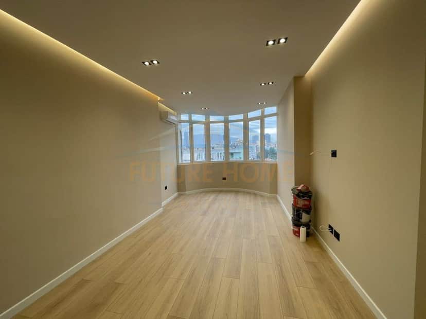 Shitet, Apartament 1+1, Mozaiku i Tiranës.