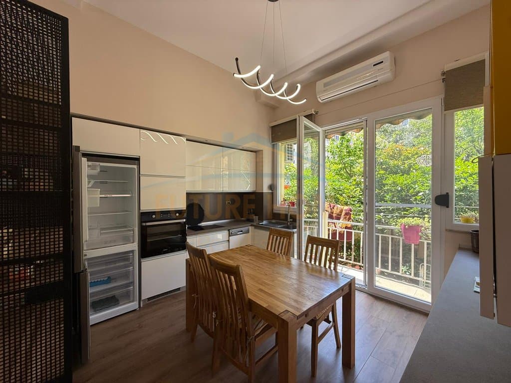 Shitet, Apartament 3+1+2, Fresk, Tiranë 4