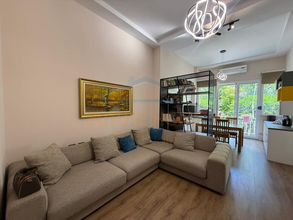 Shitet, Apartament 3+1+2, Fresk, Tiranë 1