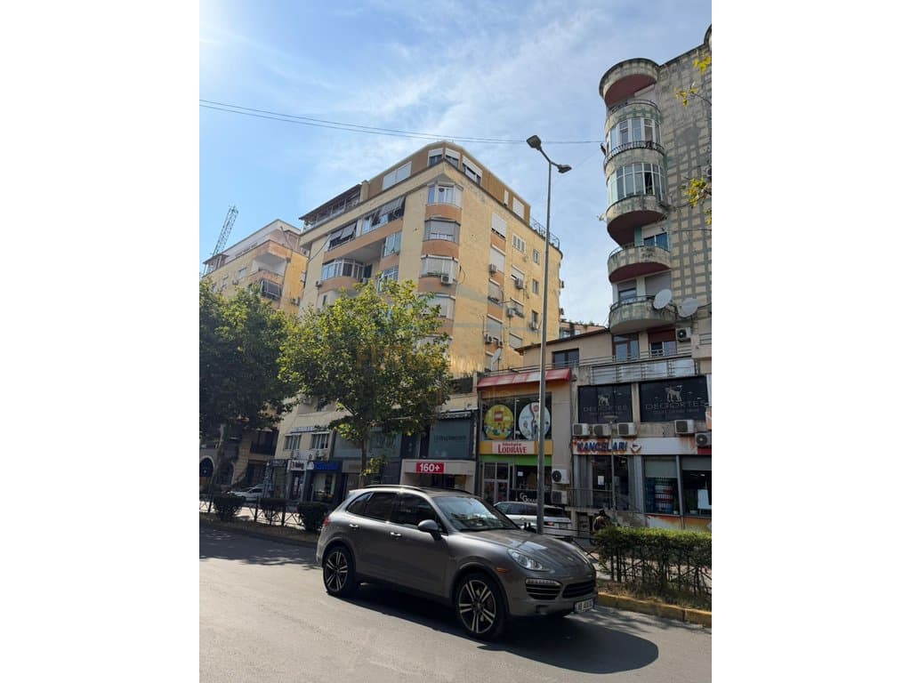 Shitet, Apartament 1+1+Verande, Sheshi Willson, Tiranë 2
