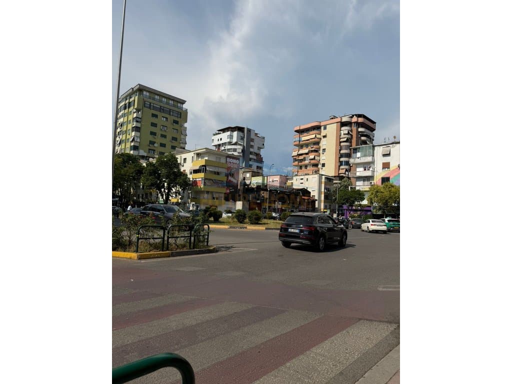 Shitet, Apartament 1+1+Verande, Sheshi Willson, Tiranë 1
