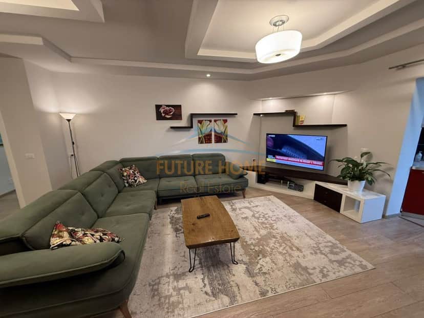 Shitet Apartamet 2+1, Komuna e Parisit , Tiranë 1