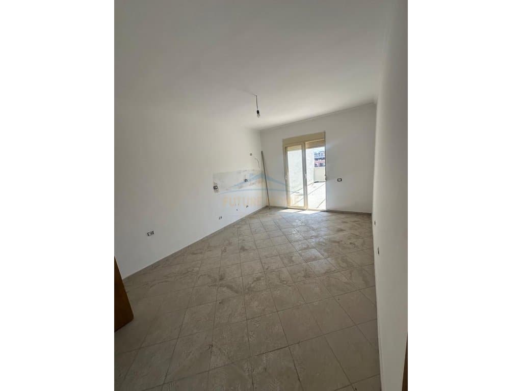 Shitet, Apartament 2+1+Verandë, Unaza e Re 2