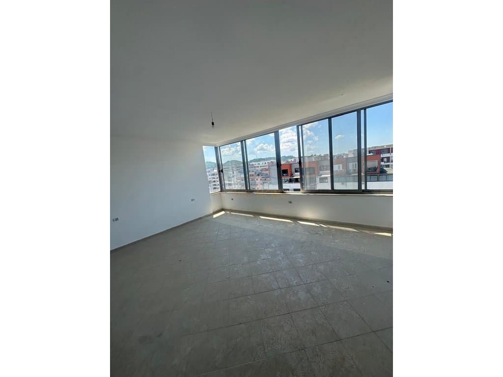 Shitet, Apartament 2+1+Verandë, Unaza e Re 3