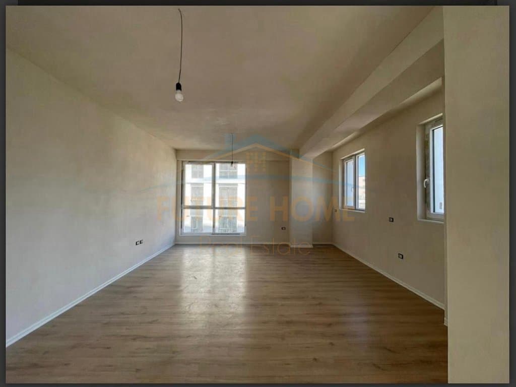 Shitet, Apartament 3+1+2, Bega 07, Komuna e Parisit. 2