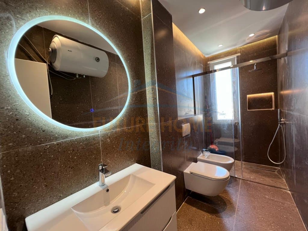 Shitet, Apartament 2+1, Brryli, Tiranë. 2