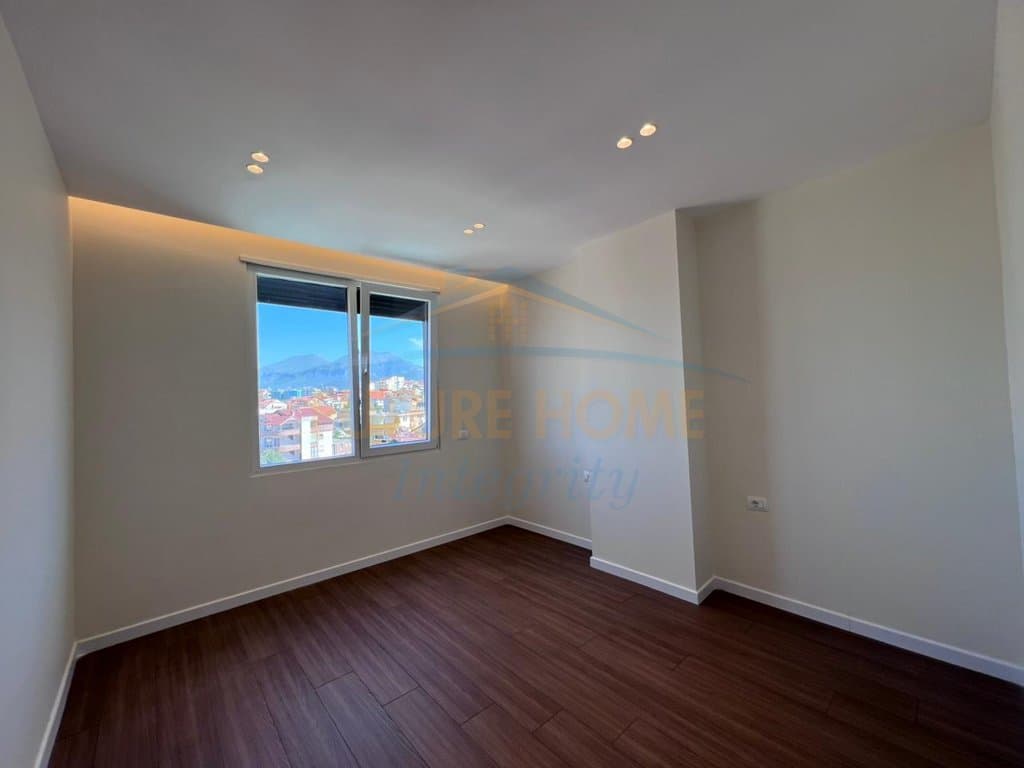 Shitet, Apartament 2+1, Brryli, Tiranë. 1