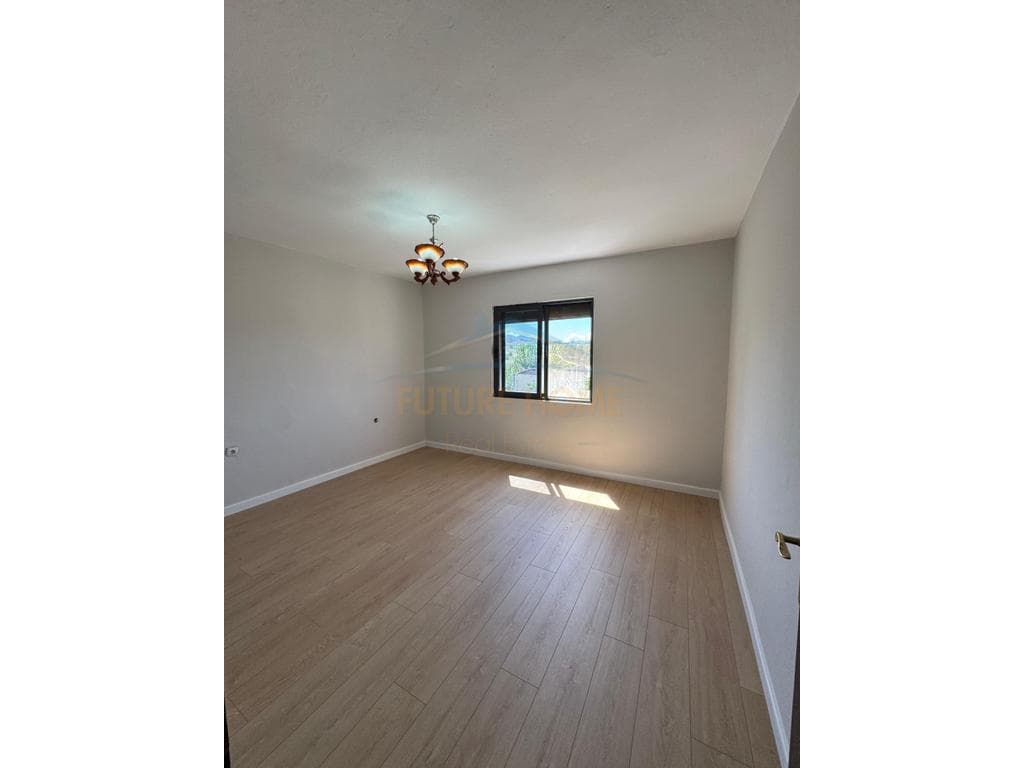 Shitet, Apartament 1+1, Pazari i Ri, Tiranë. 118,000 € 3