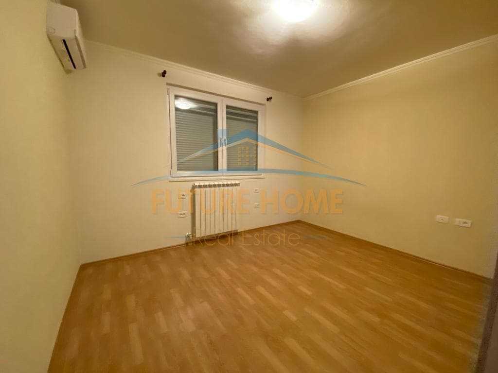 Disponojme vile per qira pozicionuar prane Teg, Rruga e Vilave. 3