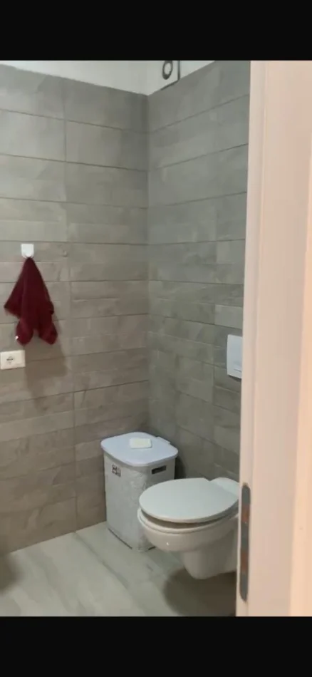 Në shitje apartament 1+1 në Rrugën “4 Dëshmorët”, një mundësi e përshtatshme si për banim, ashtu edhe për investim dhe d 5