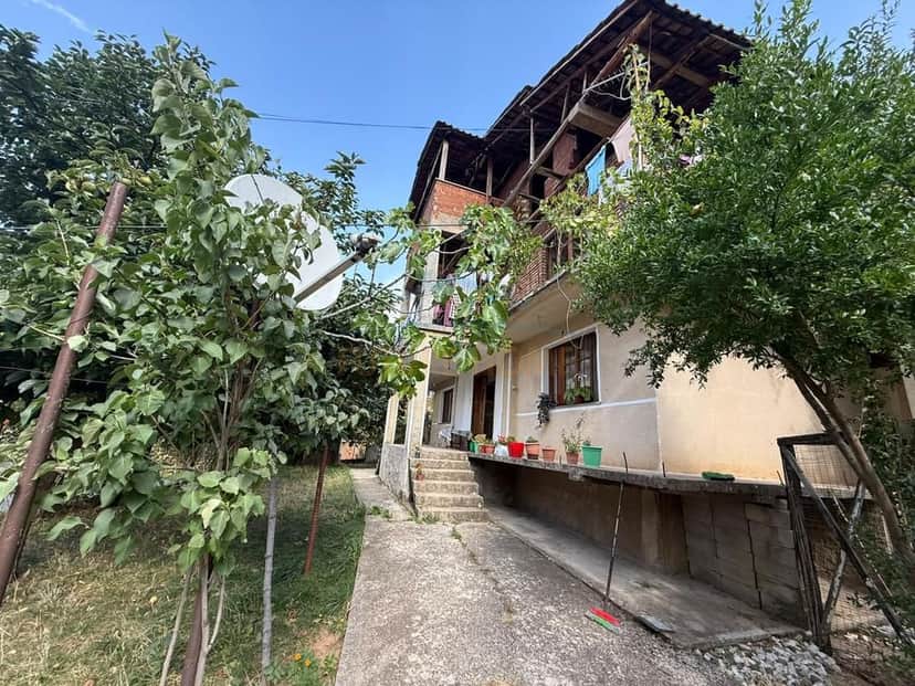 Shitet , Shtëpi Private ,Lagjia 5 , Pogradec 1