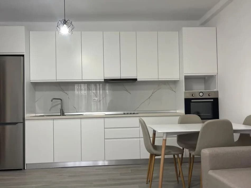 JEPET APARTAMENT ME QERA 3+1, 5 MAJI 1
