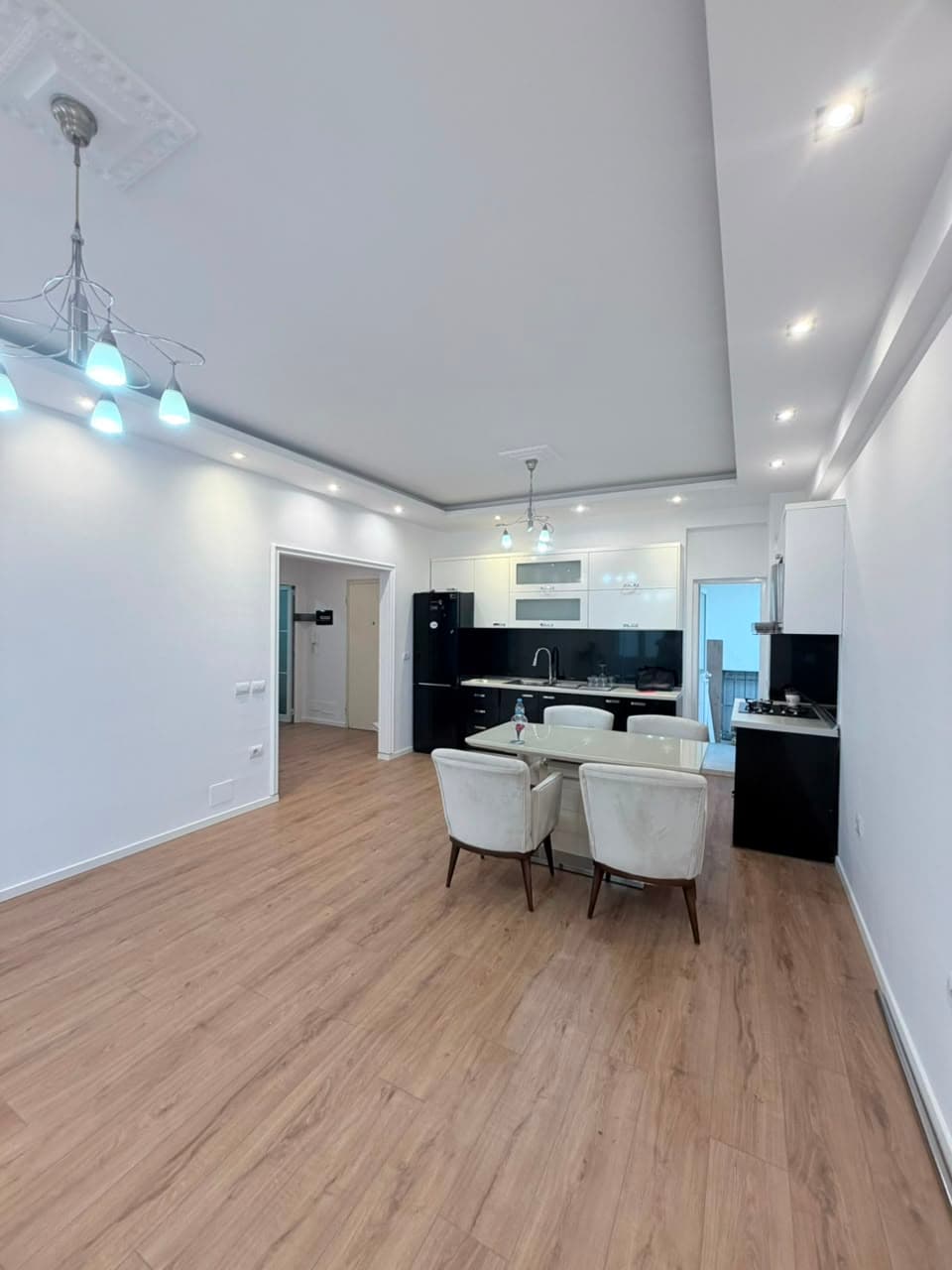 Shitet, Apartament 2+1, Kopshti Zoologjik, Tiranë. 3