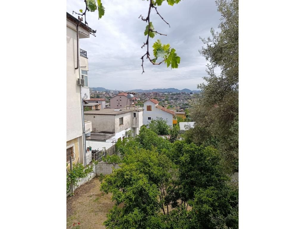 Shtëpi Private 2-Katëshe në Shitje – Mundësi Ideale Banimi dhe Investimi 265,000 € 5