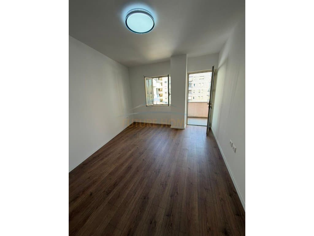 Shitet, Apartament 1+1+Post Parkimi, Restorant Fresku, Fresk. 5