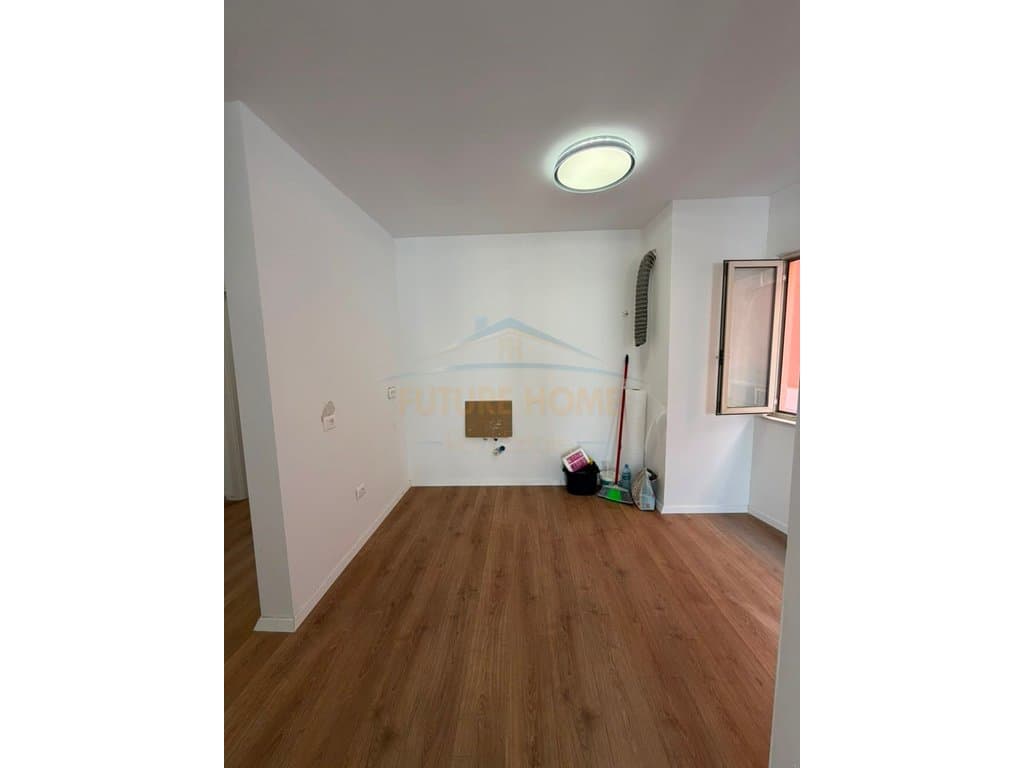 Shitet, Apartament 1+1+Post Parkimi, Restorant Fresku, Fresk. 2