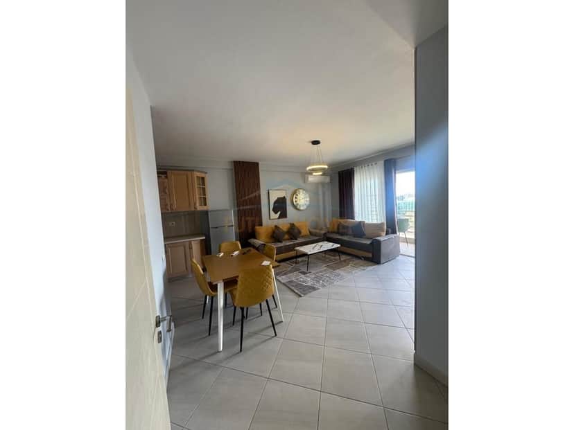 Shitet, Apartament 1+1, Rruga 5 Maji, Tirane. 1