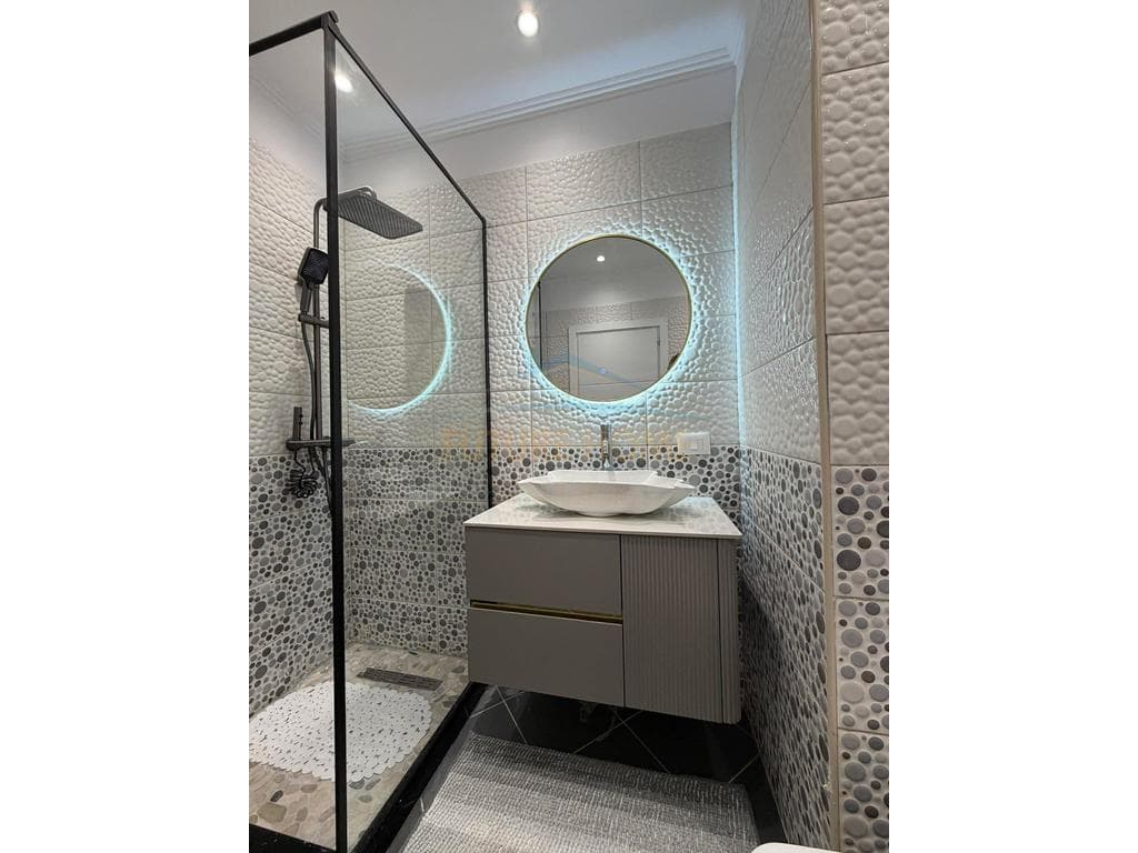 Shitet, Apartament 2+1+2, Unaza Re 5