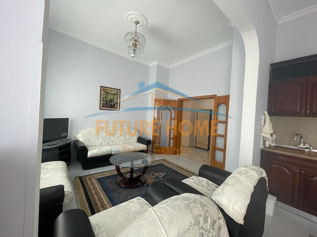 Disponojme apartament 2+1 tek Shallvaret.