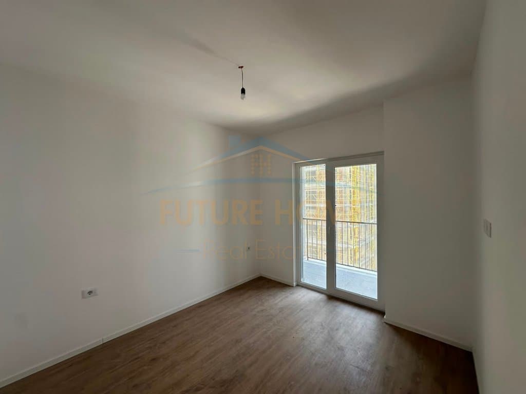 Shitet, Apartament 1+1, Tirana Entry 2, Tiranë. 4