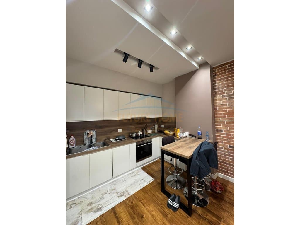 Shitet, Apartament 2+1+2, Unaza e Re 3