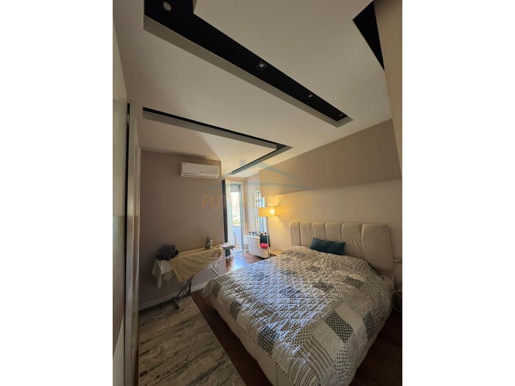 Shitet, Apartament 2+1+2, Unaza e Re 4