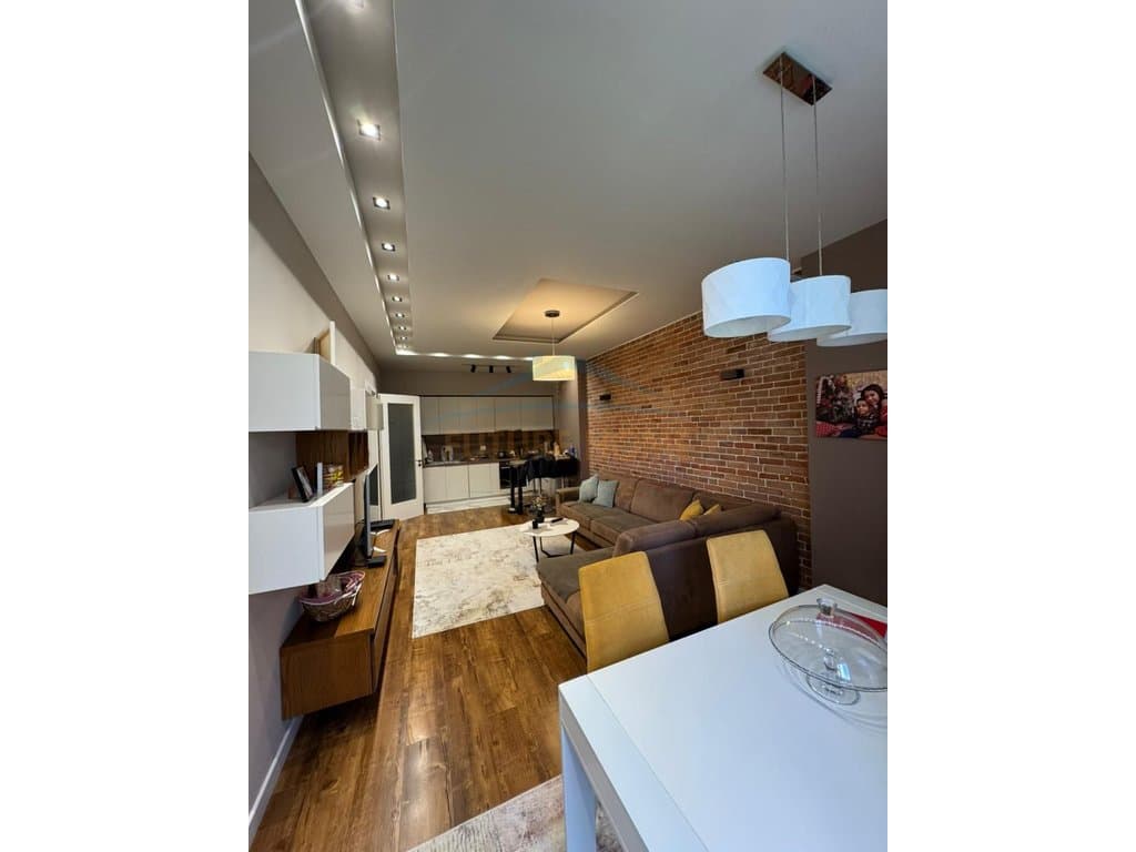 Shitet, Apartament 2+1+2, Unaza e Re 2
