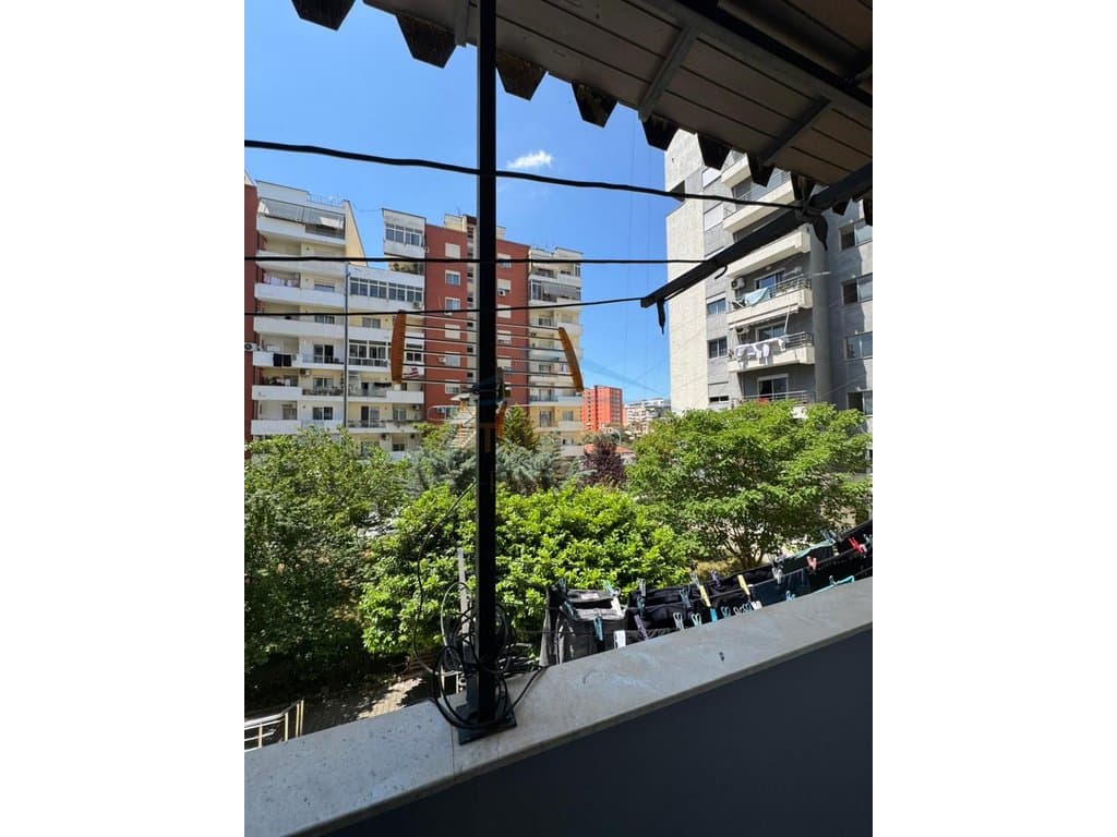 Shitet, Apartament 2+1+2, Unaza e Re 5