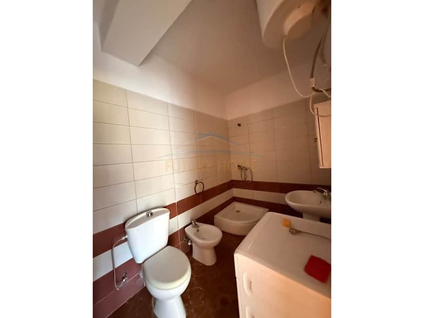 Shitet, Apartament 2+1+2, Rruga Sokrat Miho prane Viles-L, Unaza e Re 1