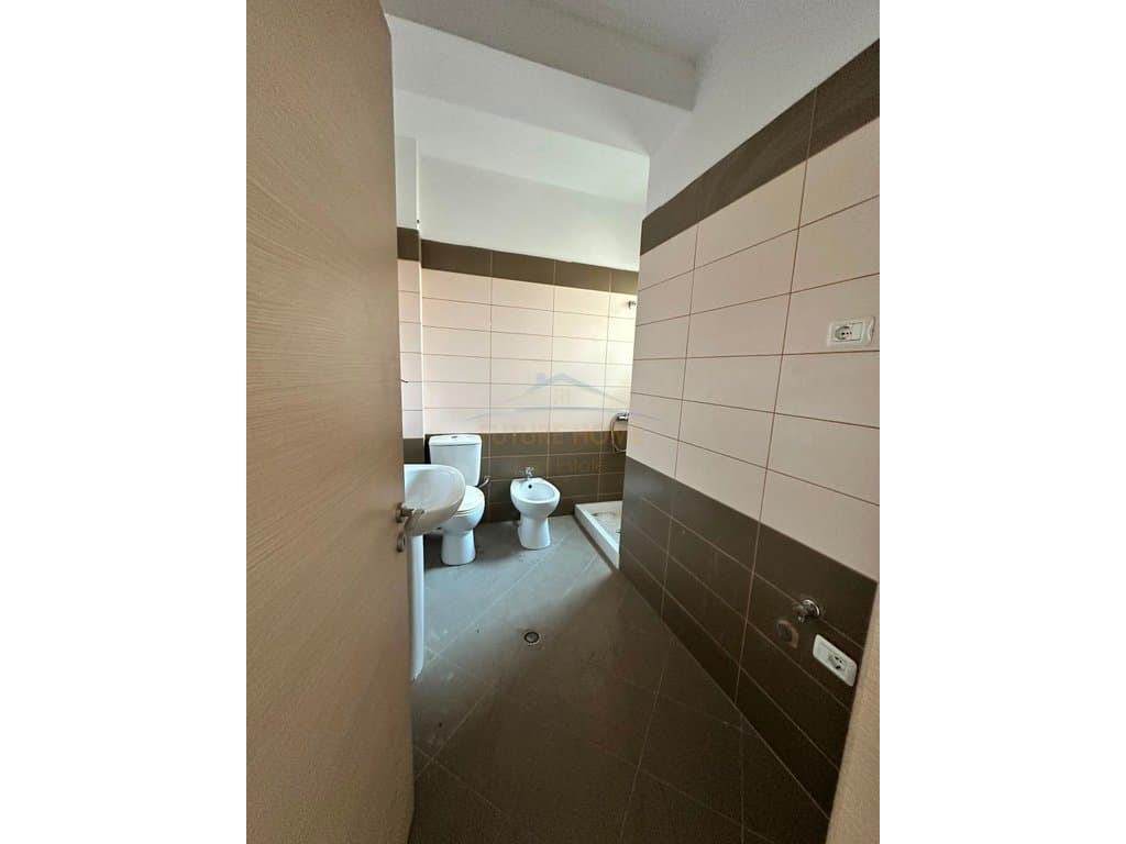Shitet, Apartament 2+1+Verande, Green Tower Residence, Vlore 3