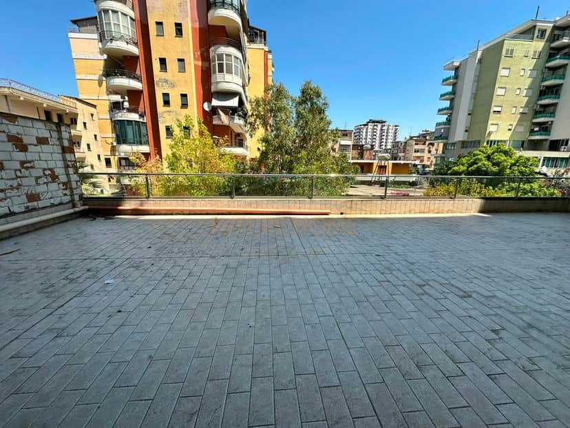 Shitet, Apartament 2+1+Verande, Green Tower Residence, Vlore 1